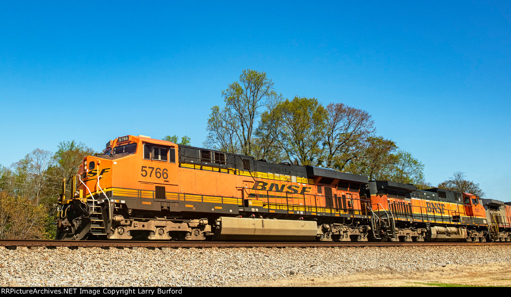 BNSF 5766